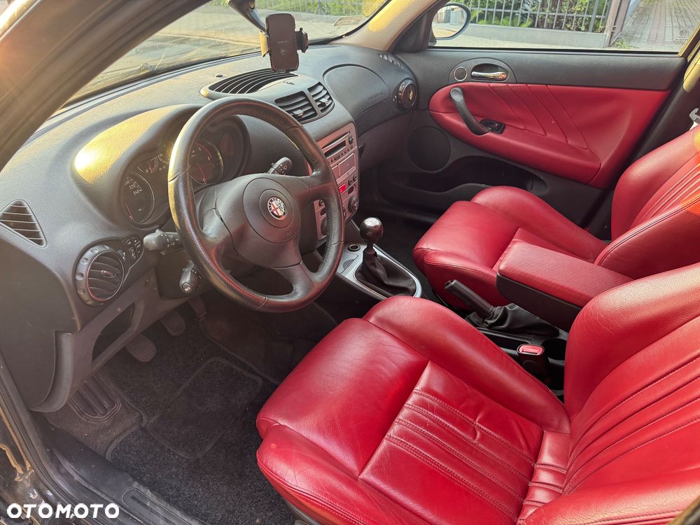 Alfa Romeo 147 1.9 JTD 8V M-Jet DPF Distinctive - 4