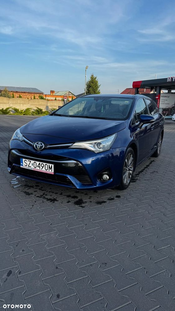 Toyota Avensis 2.0 D-4D Premium - 2