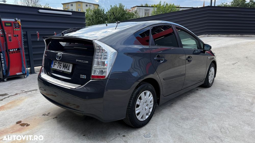 Toyota Prius - 3