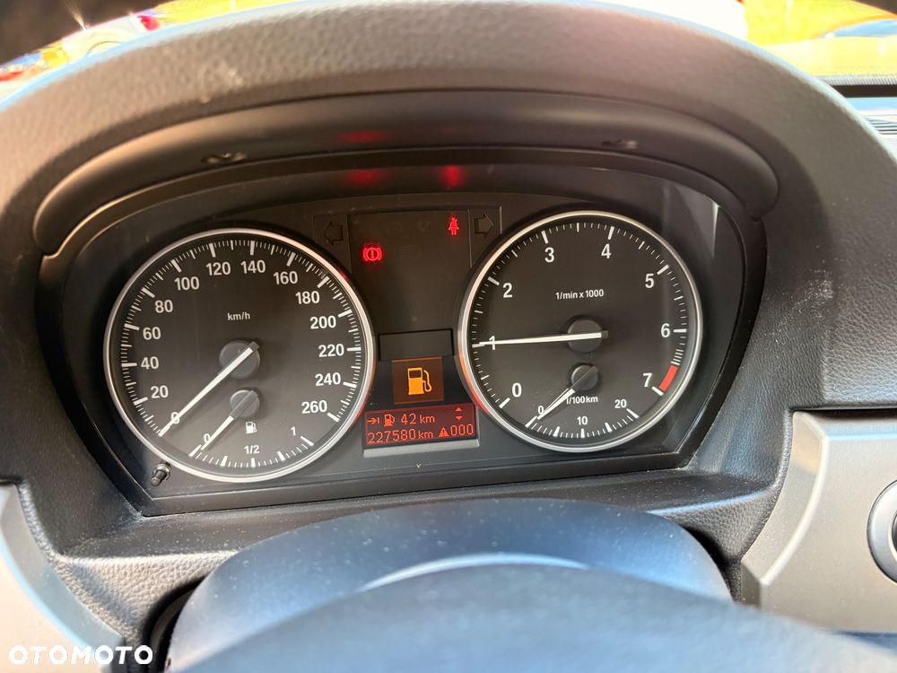 BMW Seria 3 318i Touring - 18