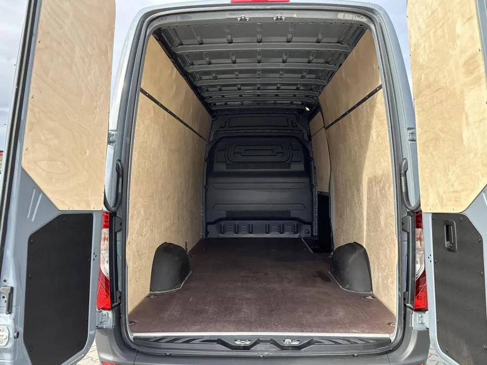 Mercedes-Benz Sprinter - 20