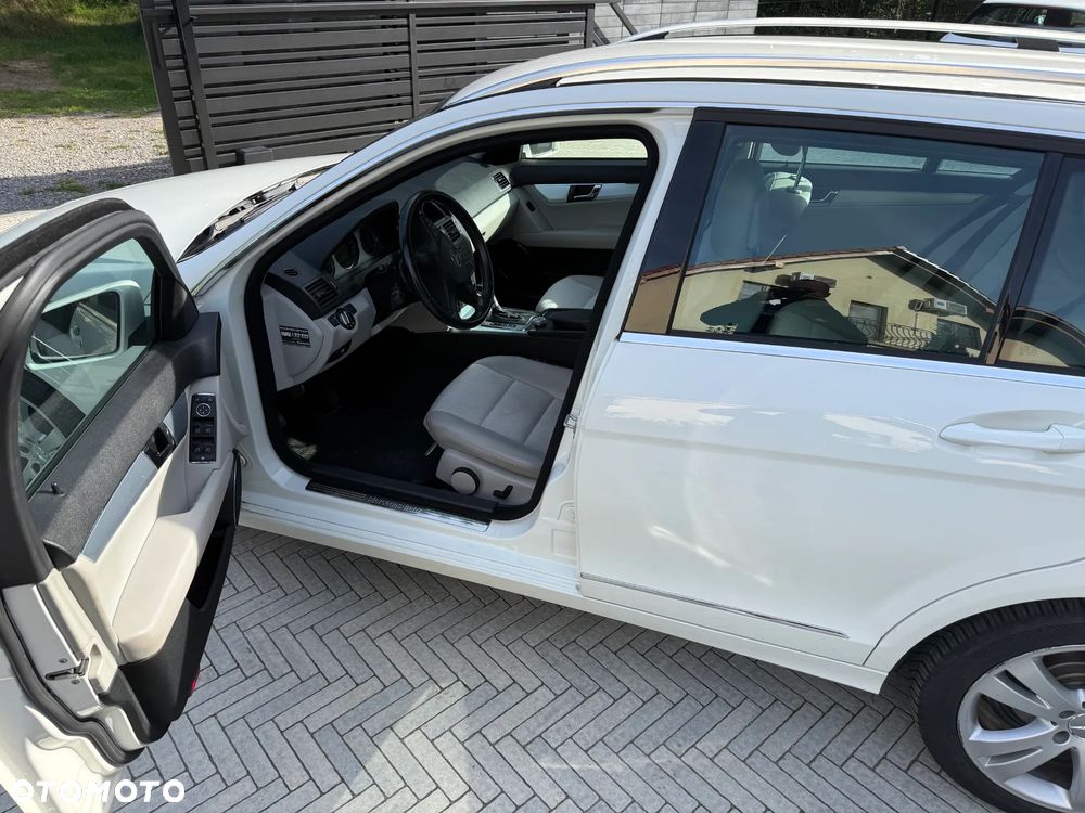 Mercedes-Benz C-Class 2008 photo 2