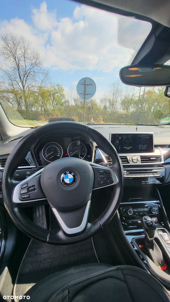 BMW Seria 2 218d - 7