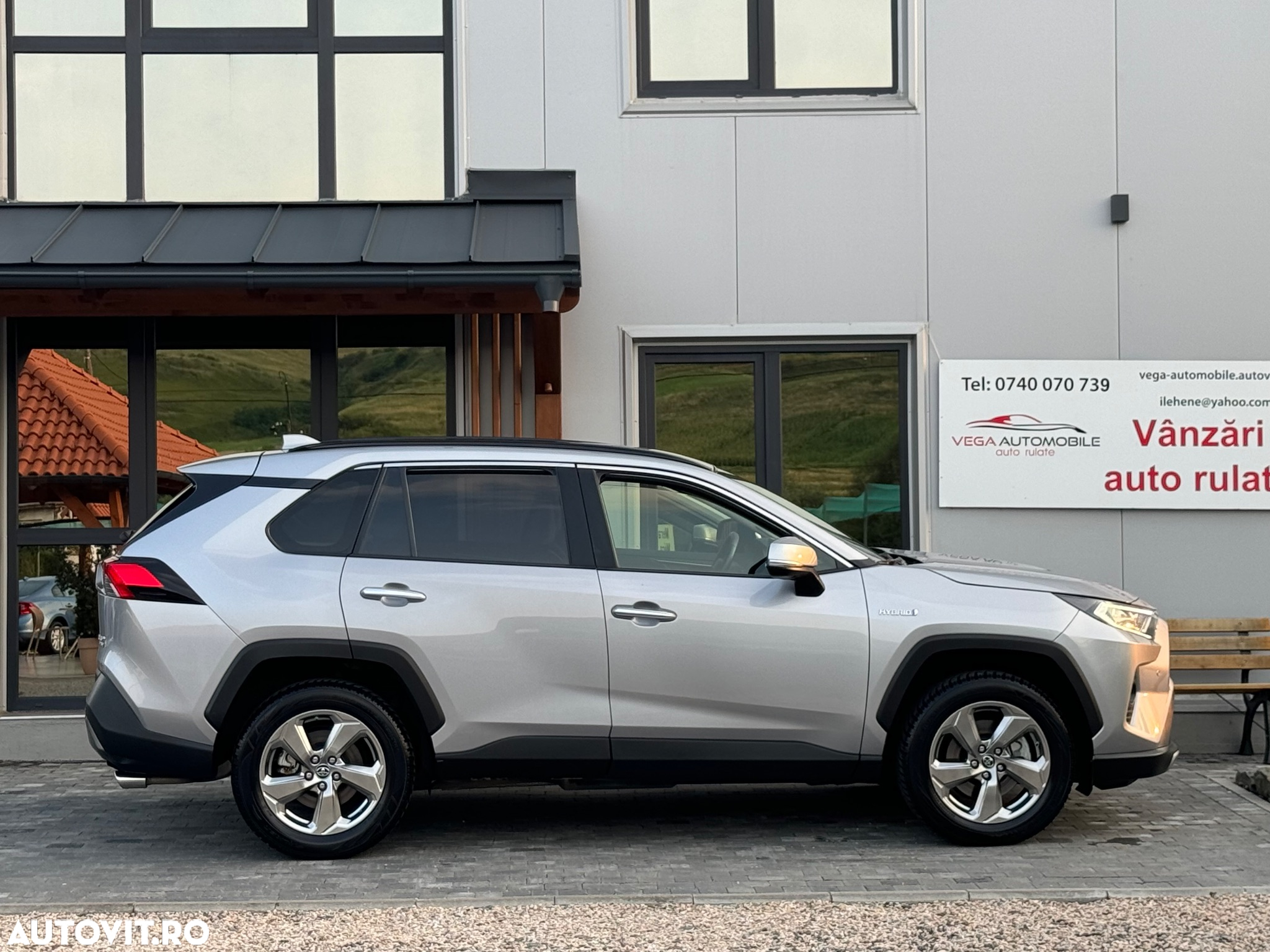 Toyota RAV4 2.5 4x4 Hybrid Team Deutschland - 5