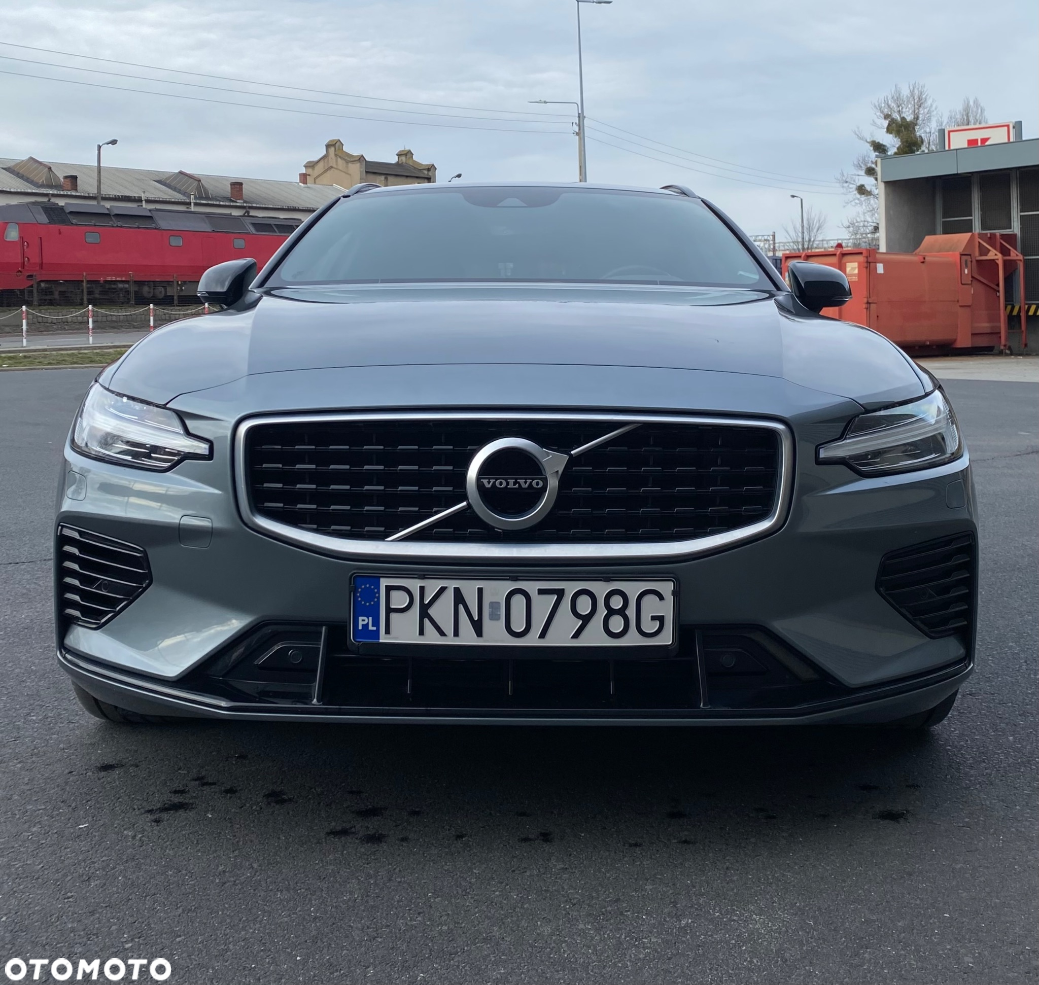 Volvo V60 T8 AWD Plug-In Hybrid R-Design - 9