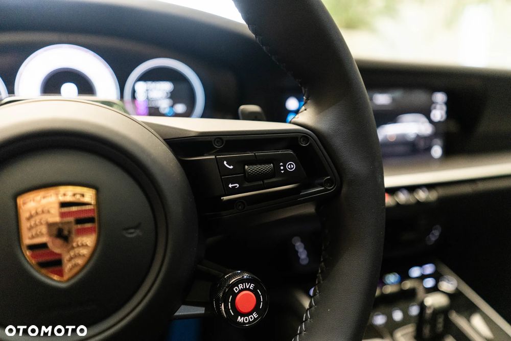 Porsche 911 Carrera 4S - 16