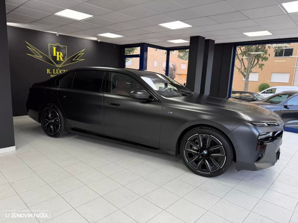 BMW i7 eDrive50 Pack Desportivo M - 3