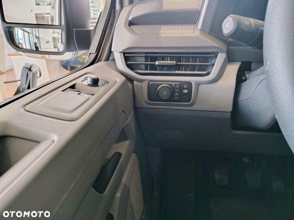 Volkswagen Transporter Transporter Kombi N1 silnik: 2,0 l TDI 150 KM / skrzynia biegów: 6-biegowa manualna rozstaw osi: 3500 mm - 14