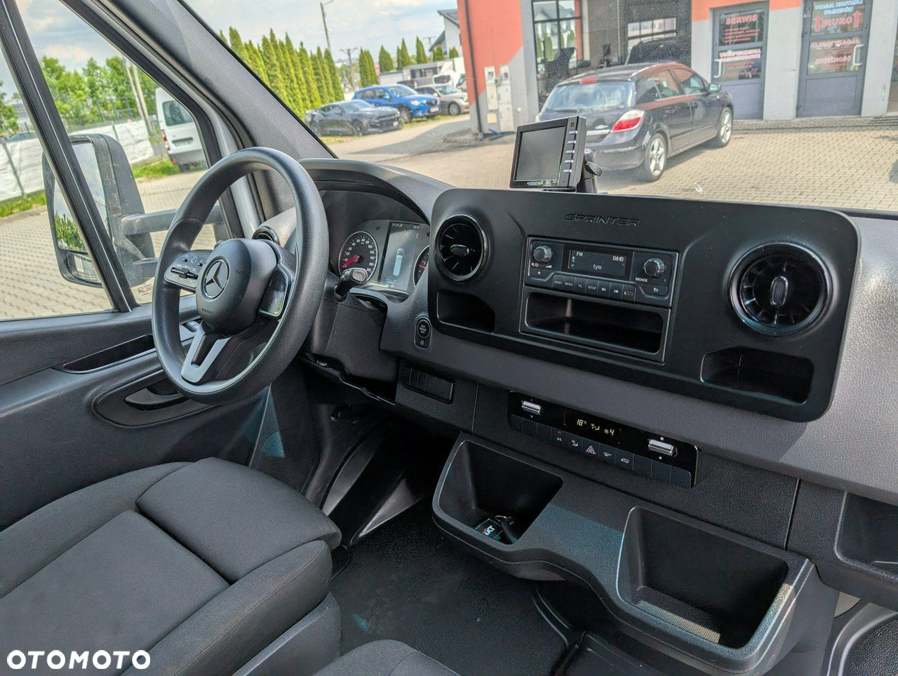 Mercedes-Benz Sprinter - 10