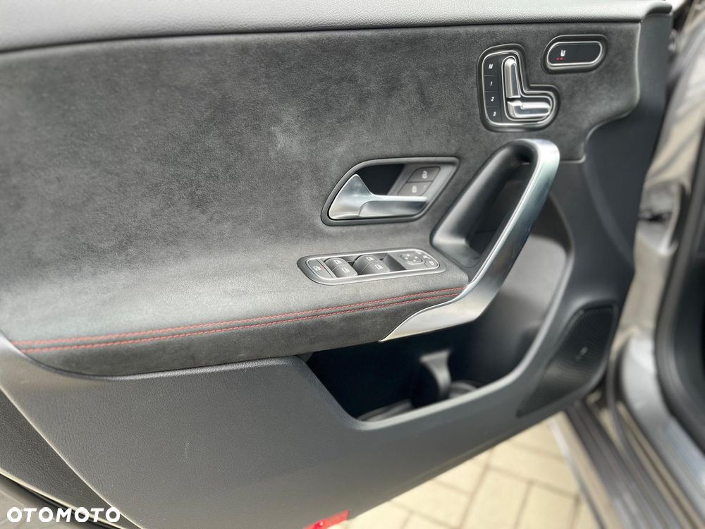 Mercedes-Benz Klasa A 220 4-Matic AMG Line 8G-DCT - 12