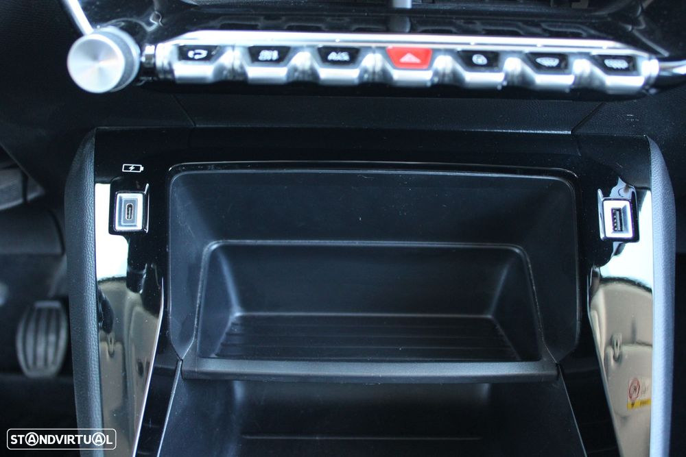 Peugeot 208 1.2 PureTech SE Style - 29