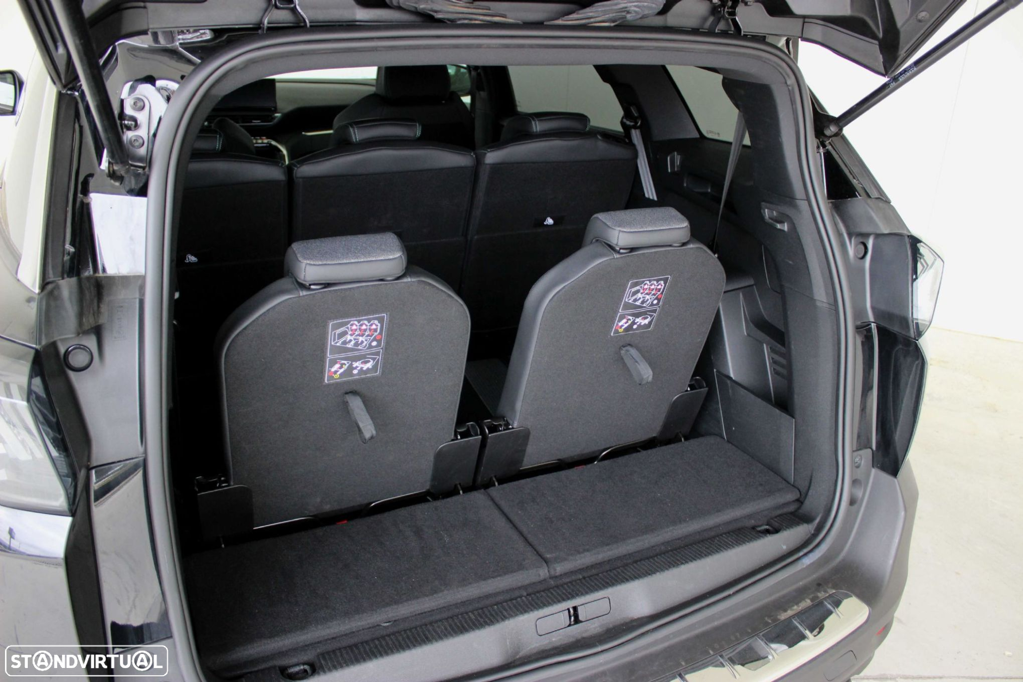 Peugeot 5008 1.2 PureTech Allure EAT8 - 14