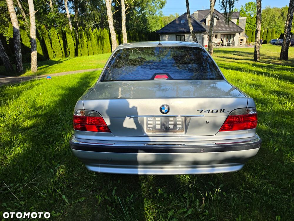 BMW Seria 7 740iL - 13