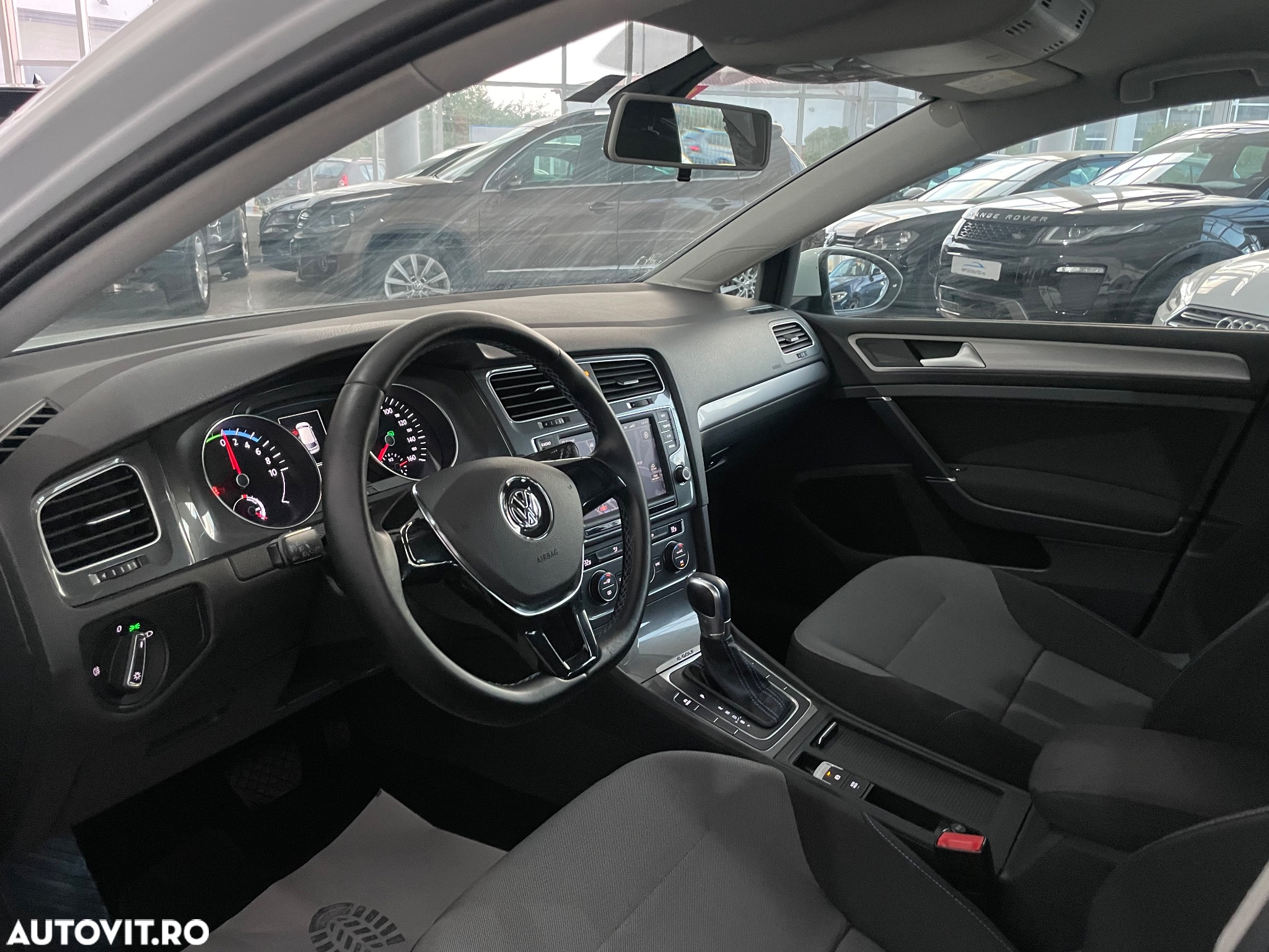 Volkswagen e-Golf - 14