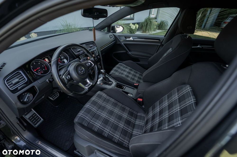 Volkswagen Golf - 15