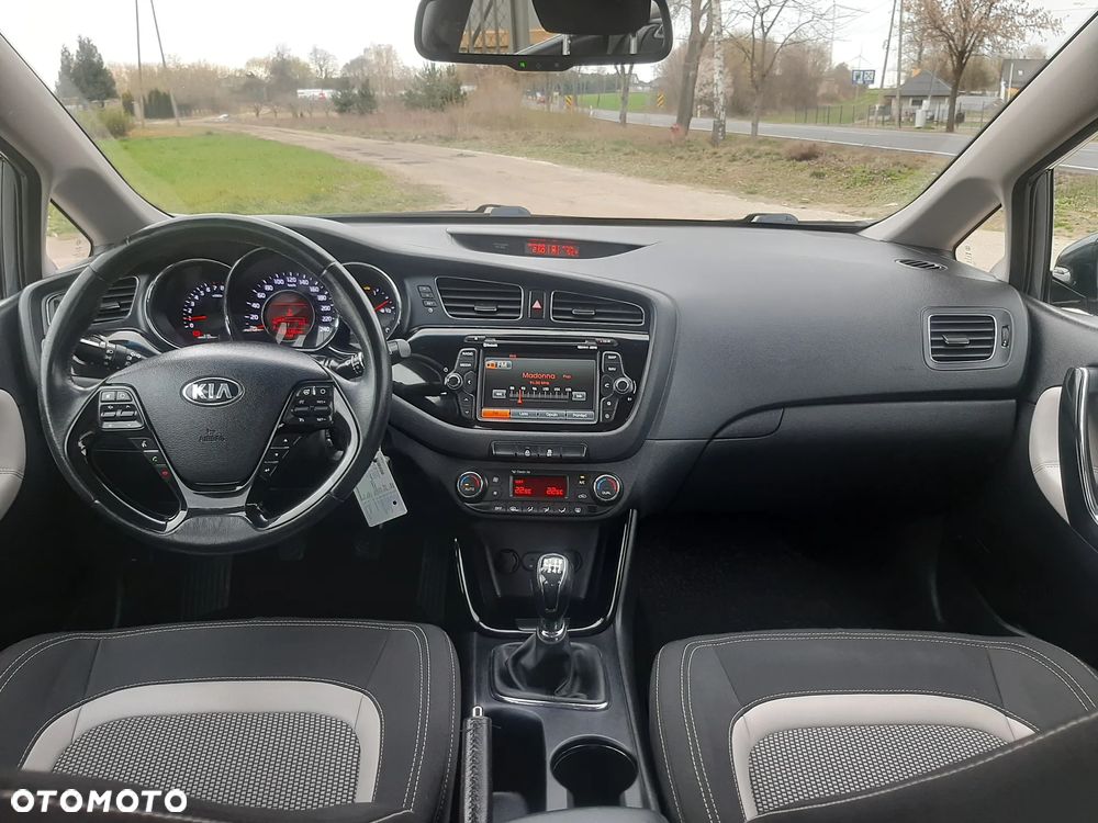Kia Ceed 1.6 GDI ISG Platinum Edition - 26
