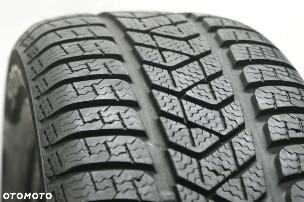 215/60R16 PIRELLI WINTER SOTTOZERO 3 , 7mm 2022r - 2