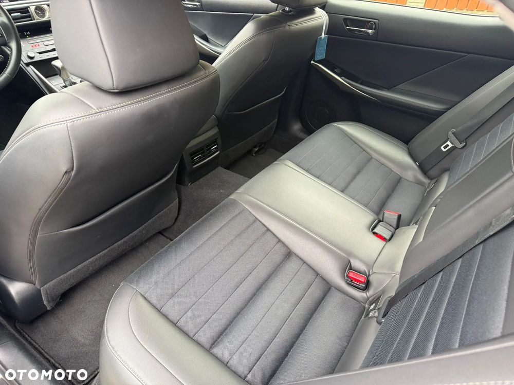 Lexus IS 200t Elite - 33