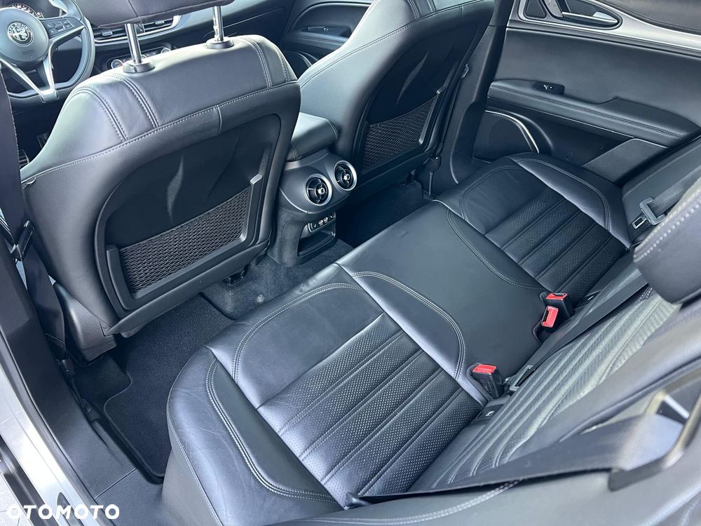Alfa Romeo Stelvio 2.0 Turbo 16V AT8-Q4 Veloce - 32