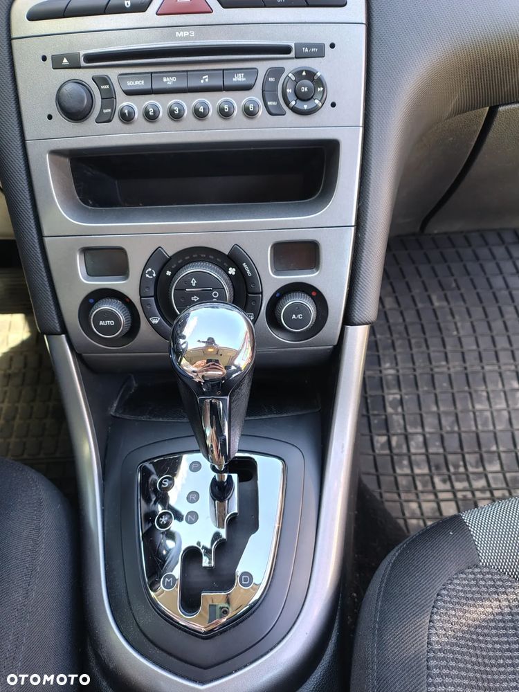 Peugeot 308 1.6 Premium - 8