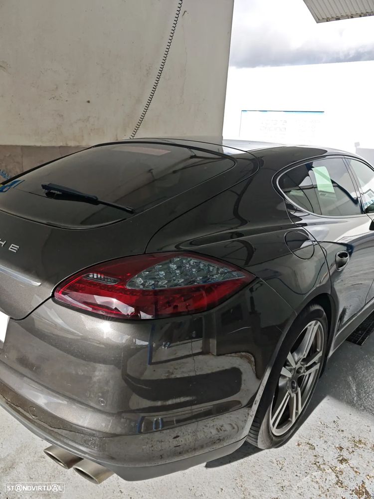 Porsche Panamera - 4