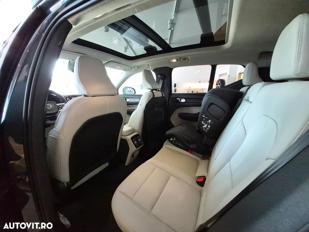 Volvo XC 40 B3 AT FWD MHEV Plus Dark - 17