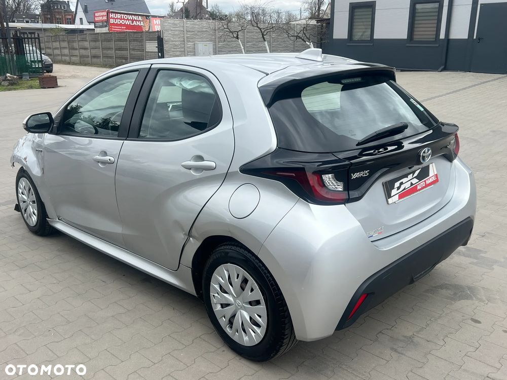 Toyota Yaris Hybrid 100 Premium - 2