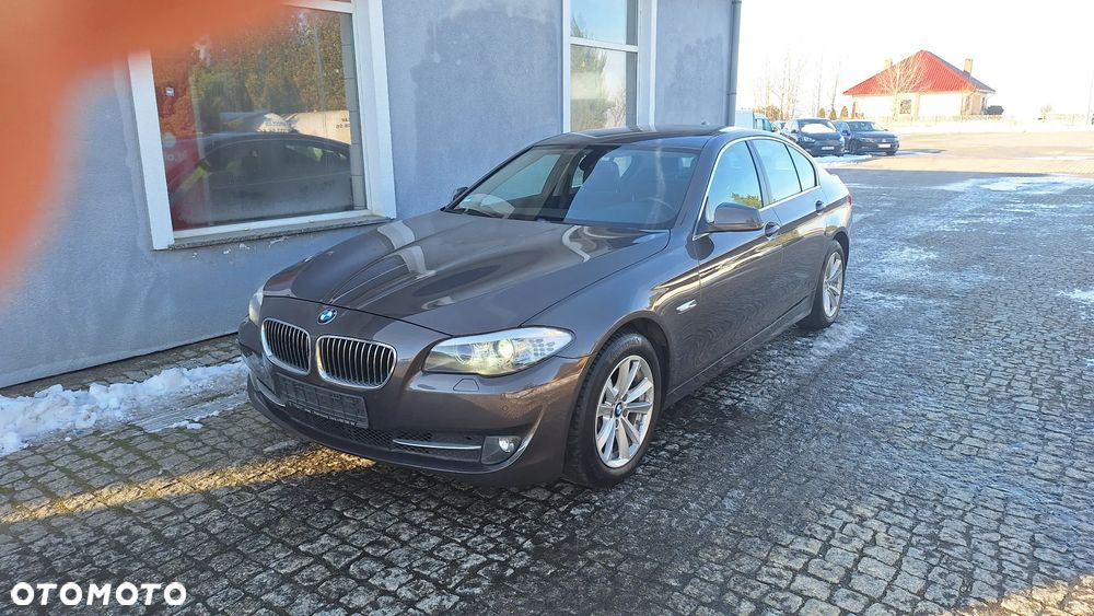 BMW Seria 5 528i Sport-Aut Luxury Line - 1