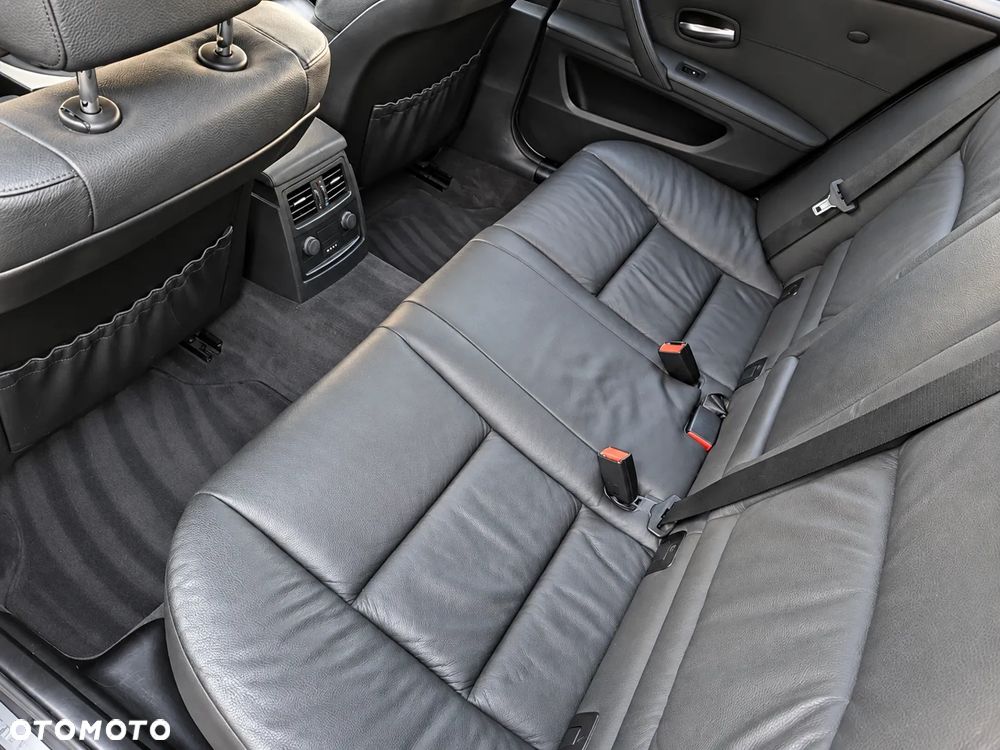 BMW Seria 5 525d - 26