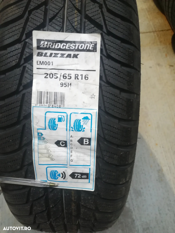 Anvelopa noua iarna 205/65 R16 BRIDGESTONE BLIZZAK LM001 95H