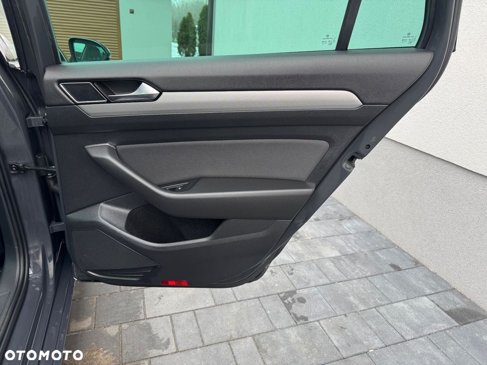 Volkswagen Passat Variant 2.0 TDI SCR DSG 4Motion Elegance - 23