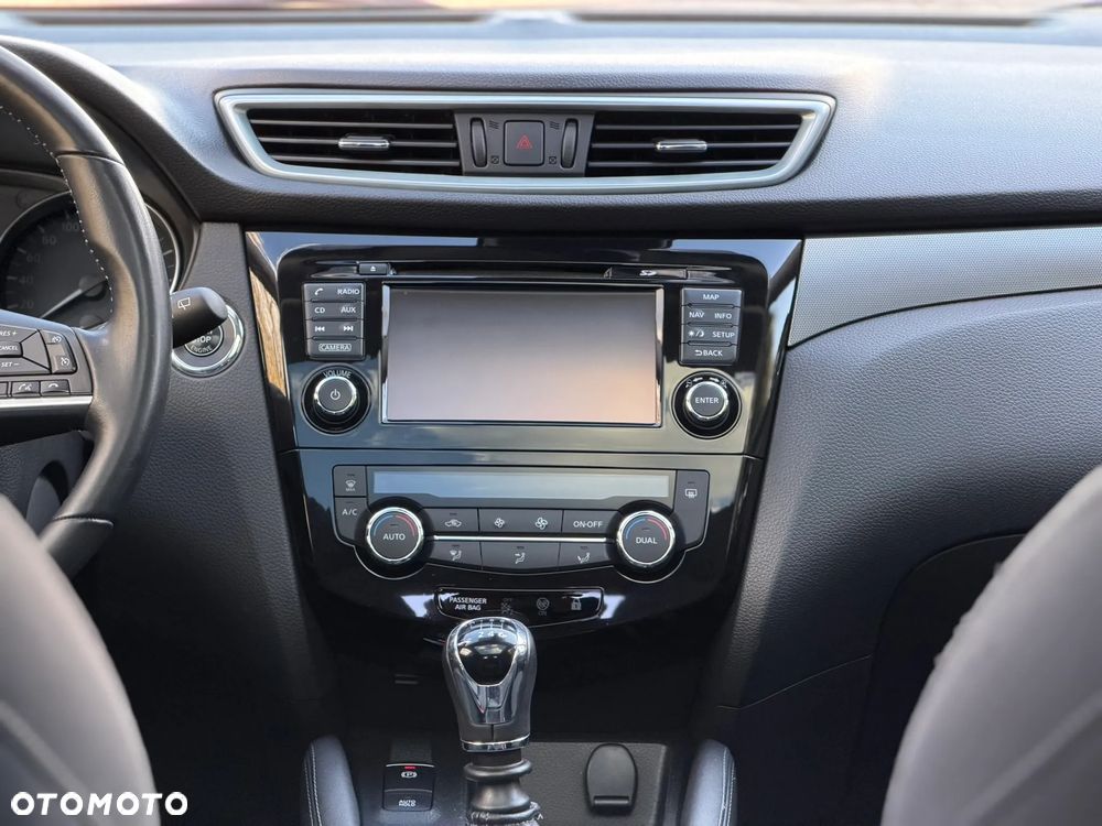 Nissan Qashqai 1.3 DIG-T N-Connecta - 23