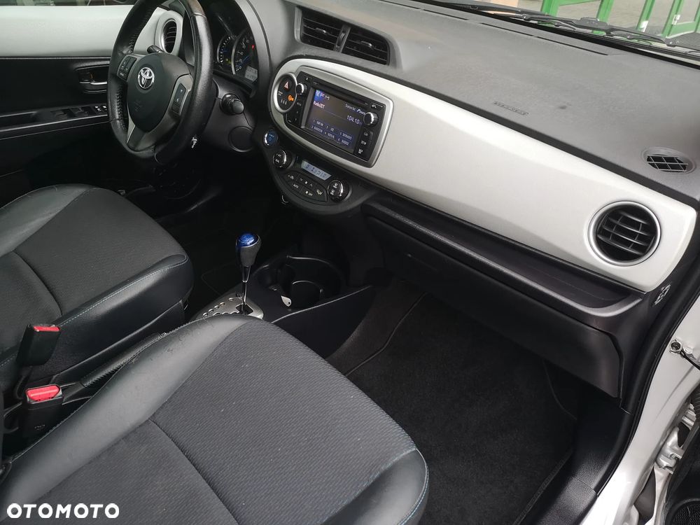 Toyota Yaris Hybrid 100 Premium - 14