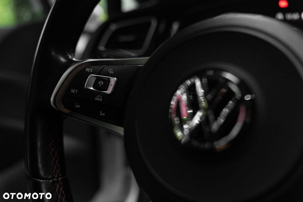 Volkswagen Golf - 9
