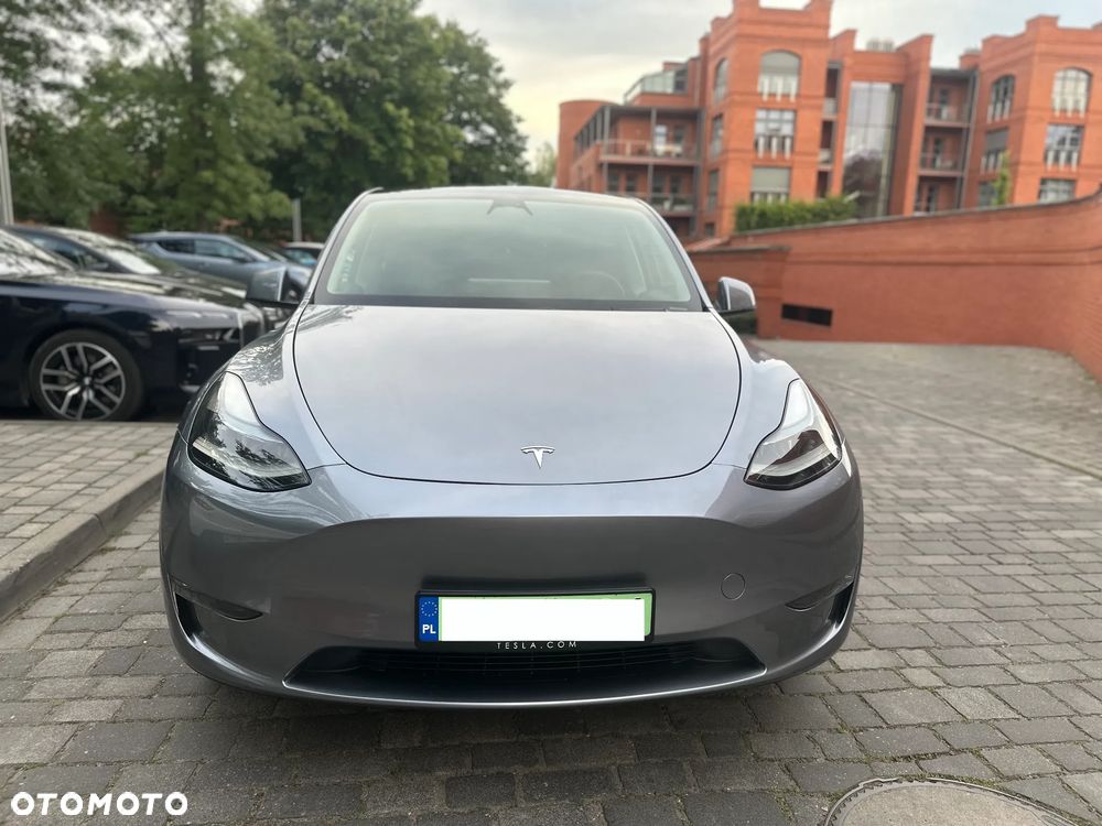 Tesla Model Y - 3