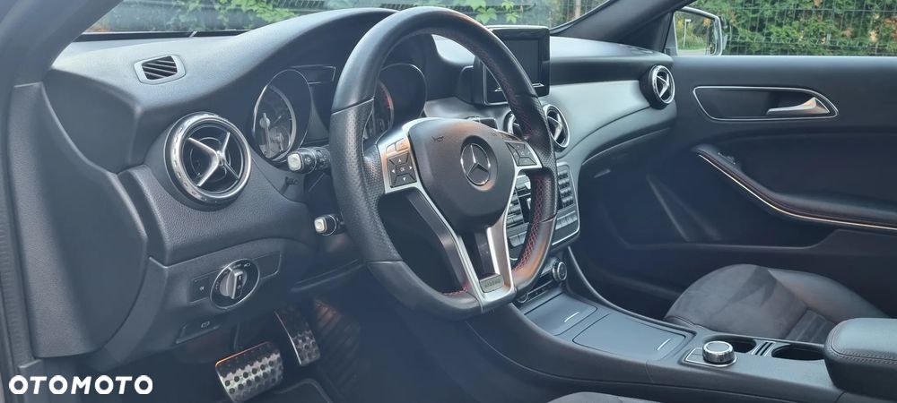 Mercedes-Benz GLA 250 4Matic 7G-DCT AMG Line - 34