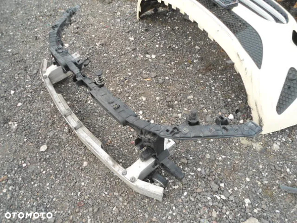 Mercedes W247 B klasa Pas przedni belka strefy
