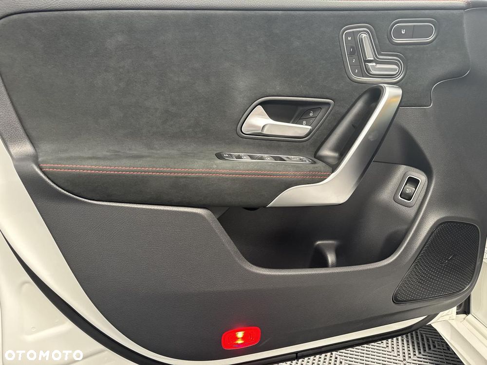 Mercedes-Benz CLA 200 d AMG Line 8G-DCT - 11