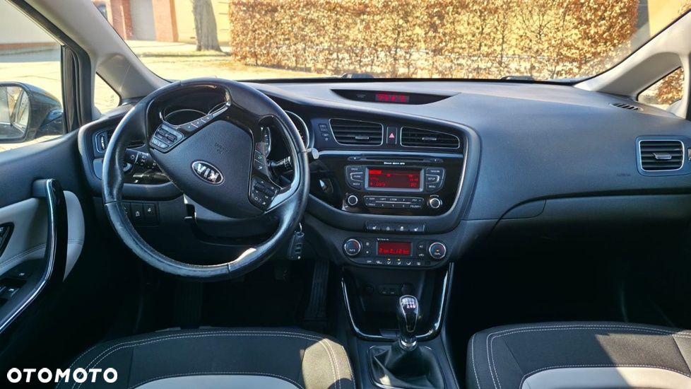 Kia Ceed 1.6 GDI Dream Team Edition - 13