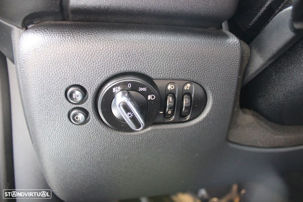 MINI 3 Portas Cooper D - 19