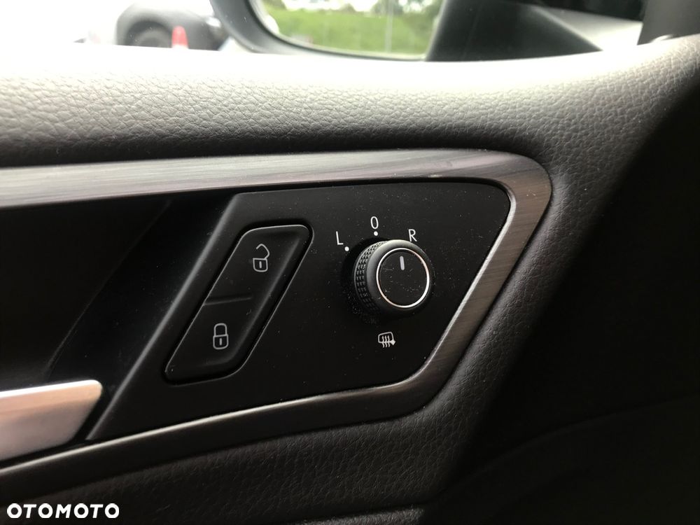 Volkswagen Golf 1.6 TDI BMT Comfortline - 29