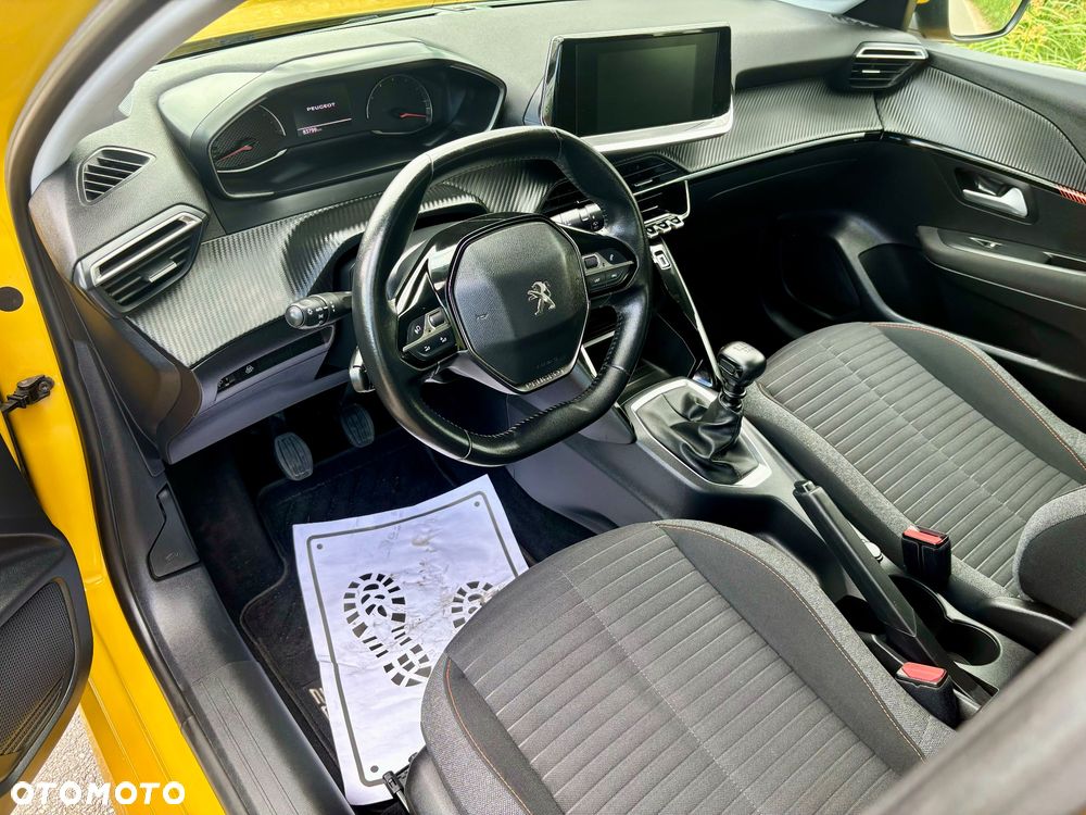 Peugeot 208 - 12