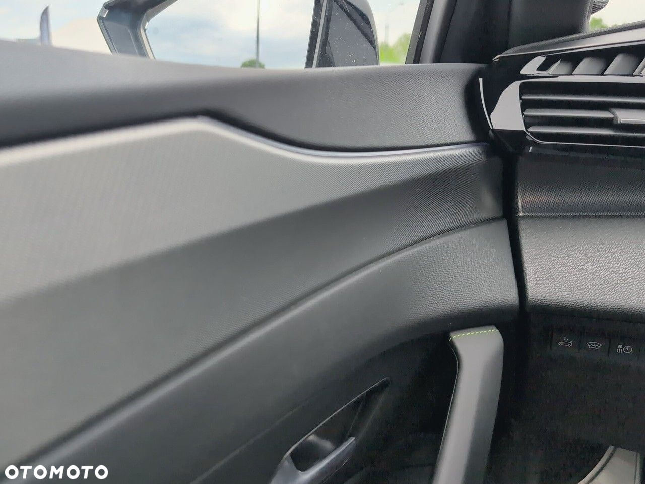 Peugeot 408 - 30