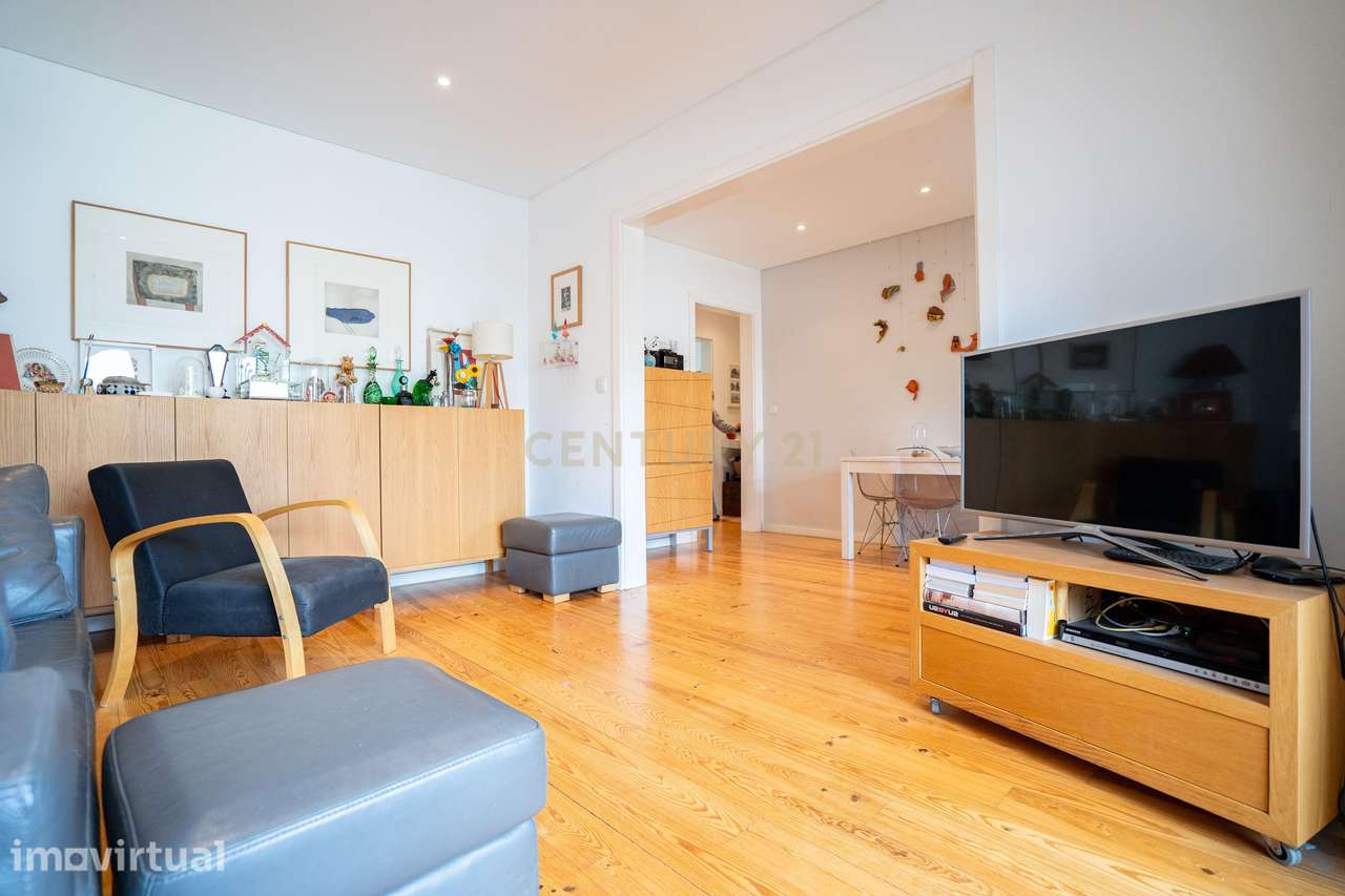 T3 Duplex em Alvalade, Design de Autor, Luz Natural e Localização de E - Grande imagem: 2/46