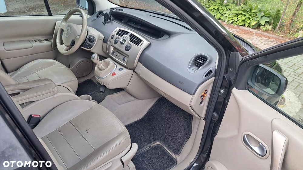 Renault Grand Scenic - 10