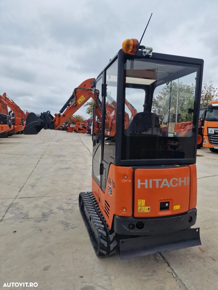 Hitachi ZX19, Masa operat 2tone, 2019, 1.596h, LAMA, CUPLA RAPIDA+3 CUPE, Senile extensibile, latime strans 0,98m, Inst picon, cabina, radio, senile 80% ok, STARE FOARTE BUNA, posibilitate leasing 4 ani, rata lunara 2.000 lei-PROMOTIE-17.900EUR+Tva - 38