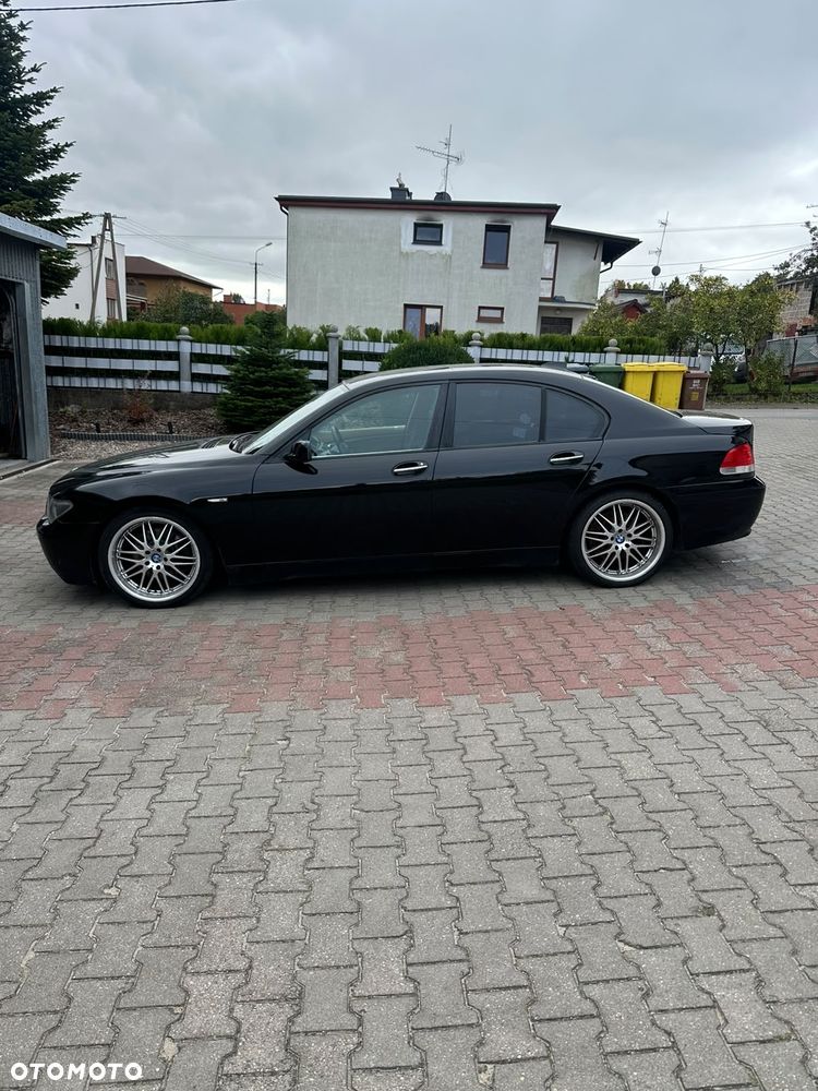 BMW Seria 7 745i - 4