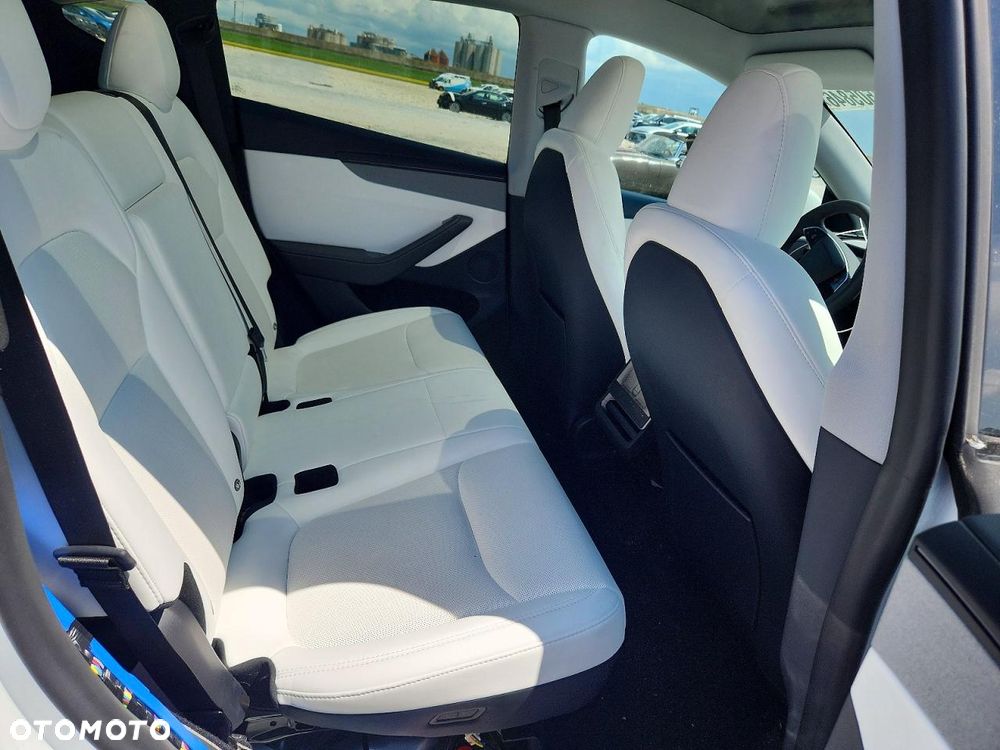 Tesla Model Y Long Range Dual Motor AWD - 9