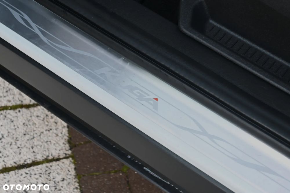 Ford Kuga 2.0 TDCi FWD Titanium - 36