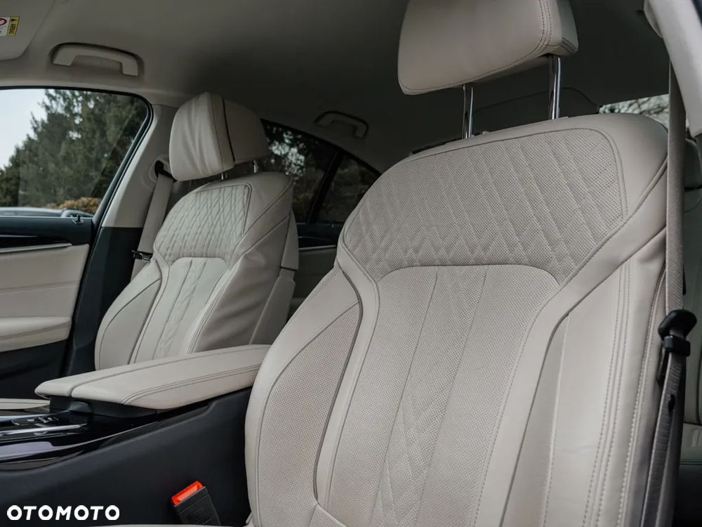 BMW Seria 5 520d xDrive - 12